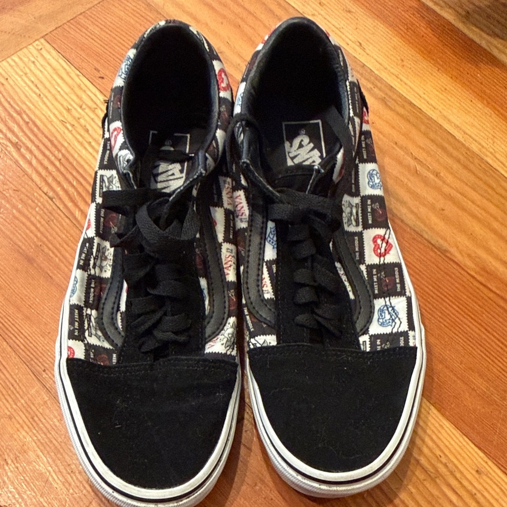 Vans Old Skool love letters Sneakers - Black with Multi heart stamps